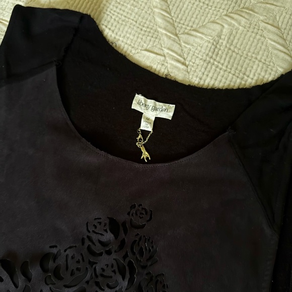 Elegant Black Floral Cutout Tank Top - Picture 3 of 4